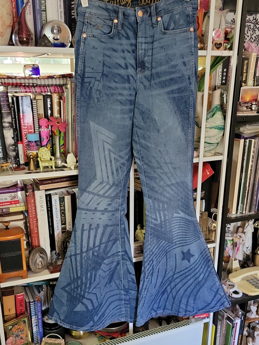 Wrangler X Lainey Wilson Rockstar Bell-bottom Jeans w 1% stretch Size 27/34